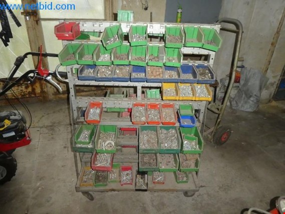 Used Mobile shelf for plastic boxes for Sale (Auction Premium) | NetBid Industrial Auctions
