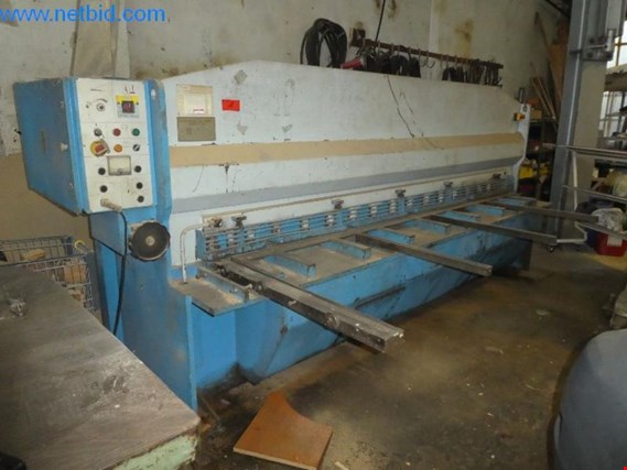 Used Romi 3000 hydraulic guillotine shear for Sale (Auction Premium) | NetBid Industrial Auctions