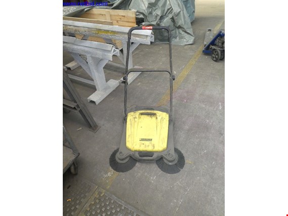 Used Kärcher S 650 manual hall sweeper for Sale (Auction Premium) | NetBid Industrial Auctions