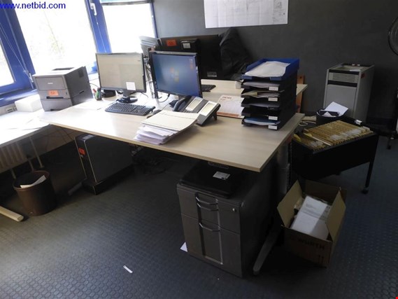 Assmann 2 Schreibtische gebraucht kaufen (Auction Premium) | NetBid Industrie-Auktionen