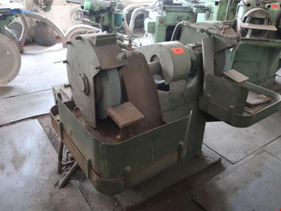 Used tool grinding machine (24039) for Sale (Auction Premium) | NetBid Industrial Auctions