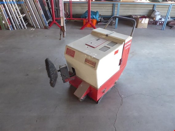 Used Gutbrot B 660 E Hall sweeper for Sale (Auction Premium) | NetBid Industrial Auctions