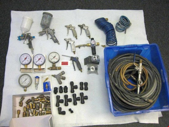 Used 2 Paint spray guns for Sale (Auction Premium) | NetBid Industrial Auctions