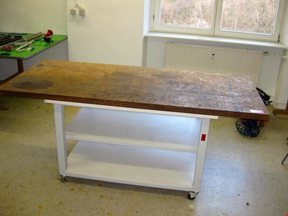 Used Stable, mobile assembly table for Sale (Auction Premium) | NetBid Industrial Auctions