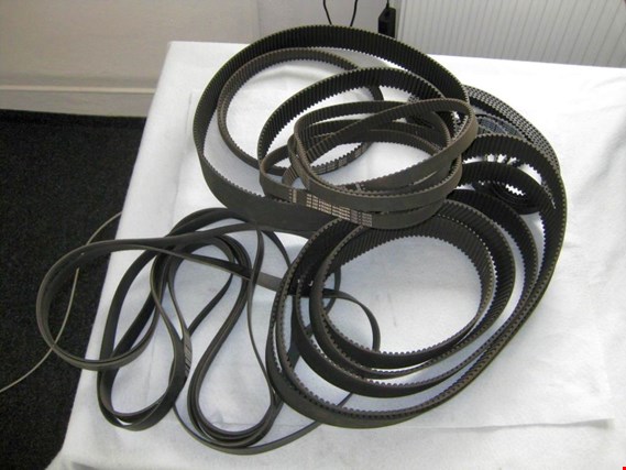 Used 1 Posten Various toothed belts and ribbed belts for Sale (Auction Premium) | NetBid Industrial Auctions