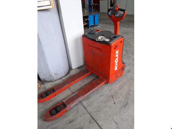 Used Linde battery forklift truck for Sale (Auction Premium) | NetBid Industrial Auctions