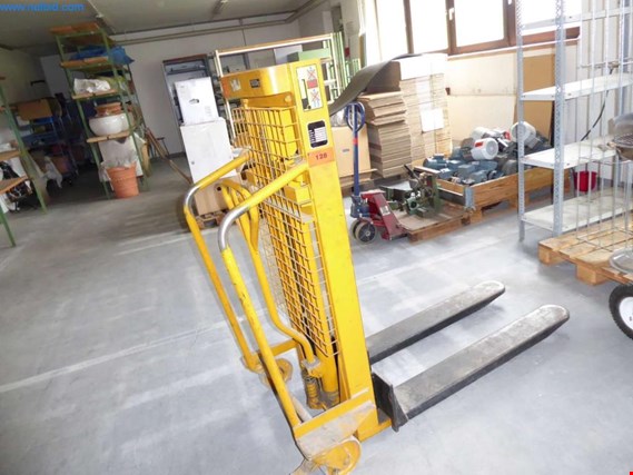 Used MT46-1004 Pallet truck for Sale (Auction Premium) | NetBid Industrial Auctions