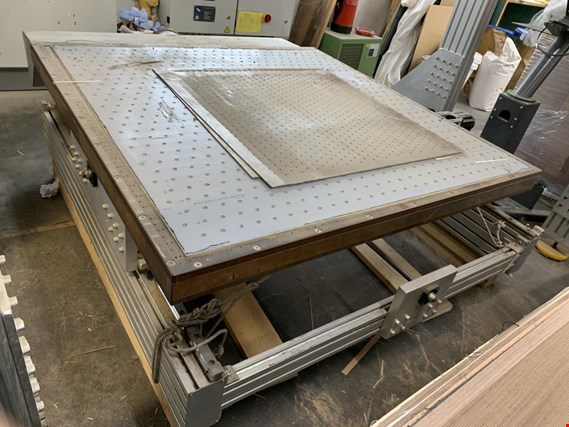 Used Vacuum table for Sale (Trading Premium) | NetBid Industrial Auctions
