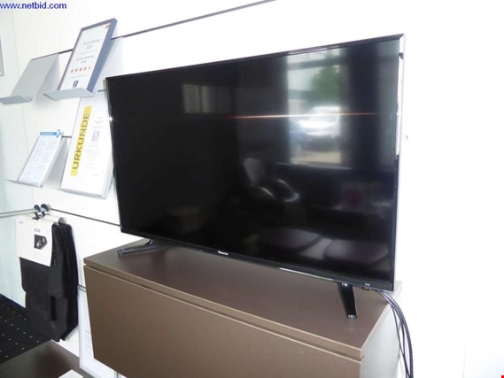 Used Hisense Flat screen TV for Sale (Auction Premium) | NetBid Industrial Auctions