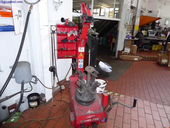 Used BUTLER C022P Tyre changer for Sale (Auction Premium) | NetBid Industrial Auctions