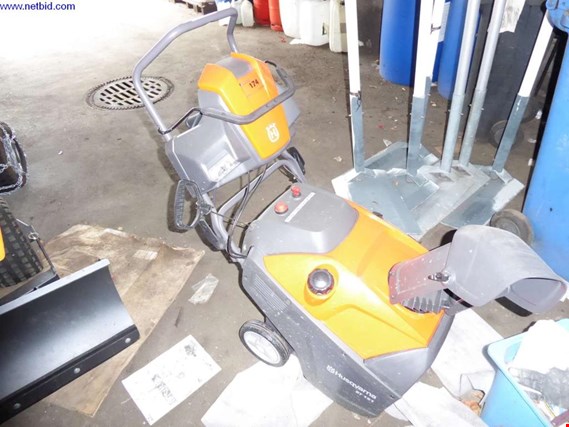 Used Husqvarna ST151 Motorized snow blower for Sale (Auction Premium) | NetBid Industrial Auctions