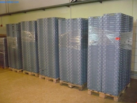 Used ca. 800 Plastic stacking boxes for Sale (Auction Premium) | NetBid Industrial Auctions