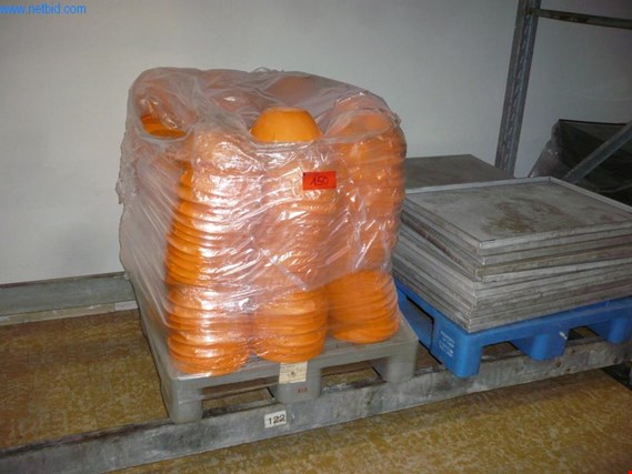 Used Schmidt ca. 500 round plastic bread baskets for Sale (Auction Premium) | NetBid Industrial Auctions