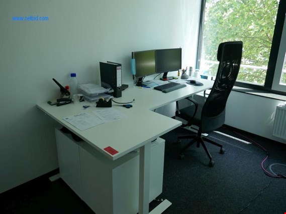 Used 2 Desks for Sale (Auction Premium) | NetBid Industrial Auctions