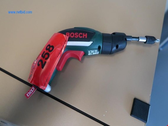 Used Bosch Ixo Mini cordless screwdriver for Sale (Auction Premium) | NetBid Industrial Auctions