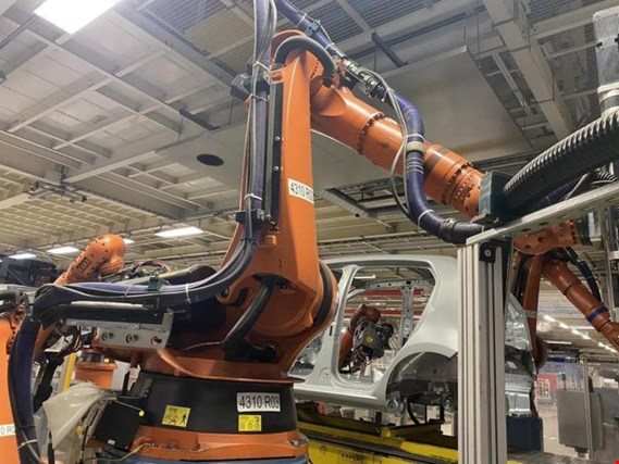 KUKA  robots and machines  from the field of vehicle construction