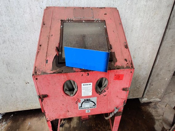 Used 2-hand blast cabinet for Sale (Trading Premium) | NetBid Industrial Auctions