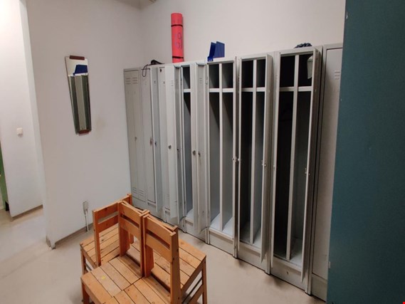 Used Room containment/changing room for Sale (Trading Premium) | NetBid Industrial Auctions