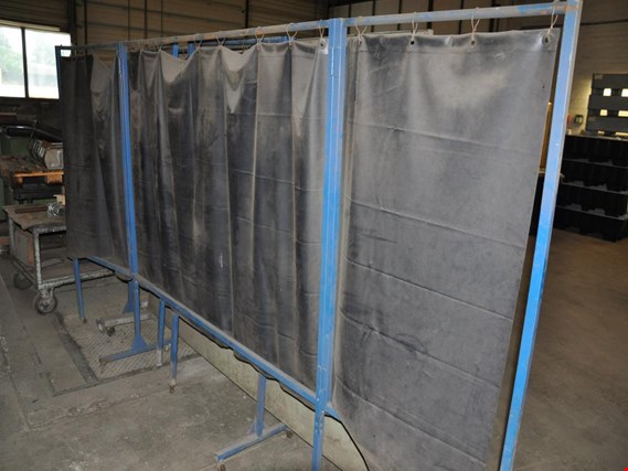 Used 2 welding curtains and 2 partition walls for Sale (Trading Premium) | NetBid Industrial Auctions