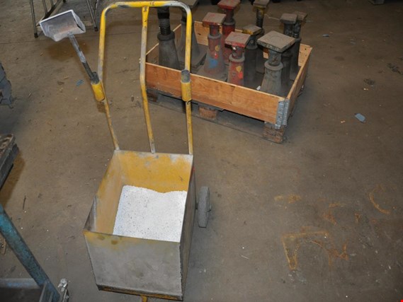 Used Hand trolley for gritting material for Sale (Trading Premium) | NetBid Industrial Auctions