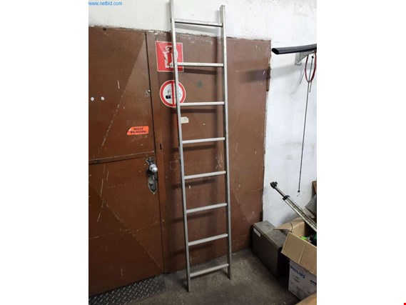 Used Aluminum extension ladder for Sale (Online Auction) | NetBid Industrial Auctions