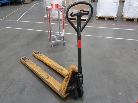 Used Jungheinrich Pallet truck (9) for Sale (Trading Premium) | NetBid Industrial Auctions