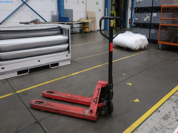 Used Pallet truck (14) for Sale (Auction Premium) | NetBid Industrial Auctions