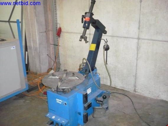 Used Hoffmann Monti22.SE Tyre changer for Sale (Trading Premium) | NetBid Industrial Auctions