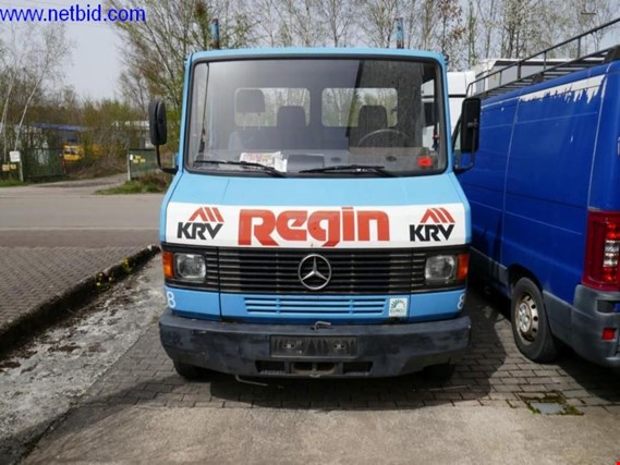 Used Mercedes-Benz 611 D Truck for Sale (Auction Premium) | NetBid Industrial Auctions