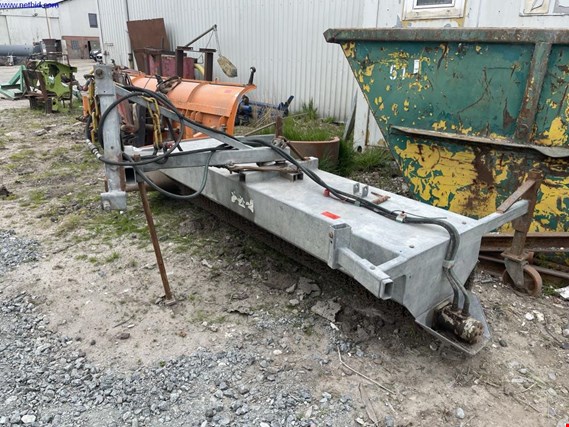 Used Fliegl Attachment sweeping broom for Sale (Auction Premium) | NetBid Industrial Auctions