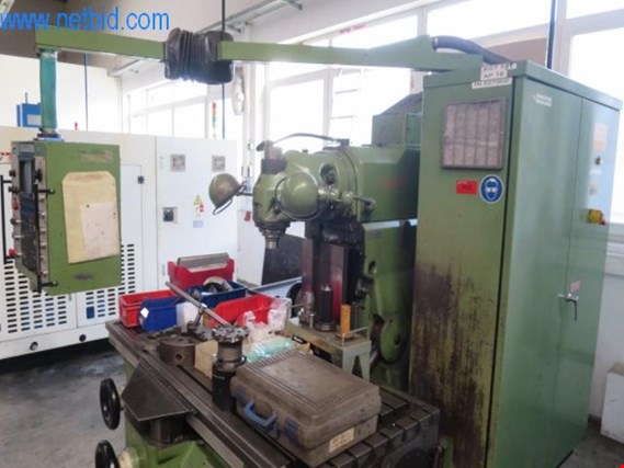 Used Huron 2055 Universal milling machine for Sale (Auction Premium) | NetBid Industrial Auctions