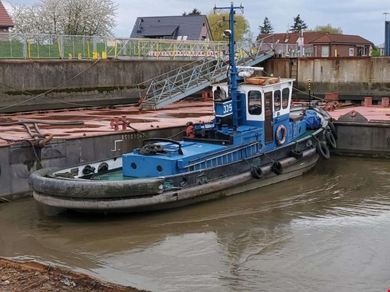 Harbor tugs and work pontoons from Pella Sietas GmbH