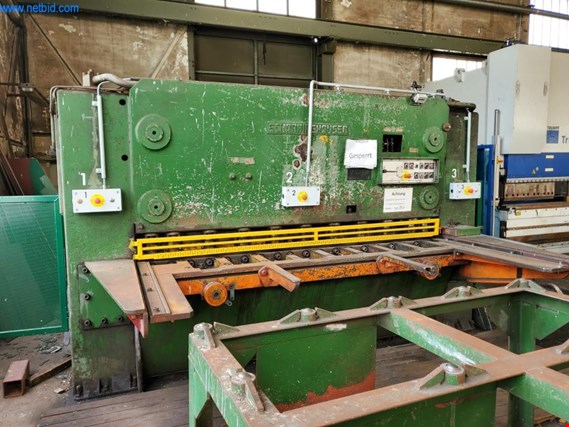 Used Scharringhausen Hydraulic guillotine shear (40020) for Sale (Auction Premium) | NetBid Industrial Auctions