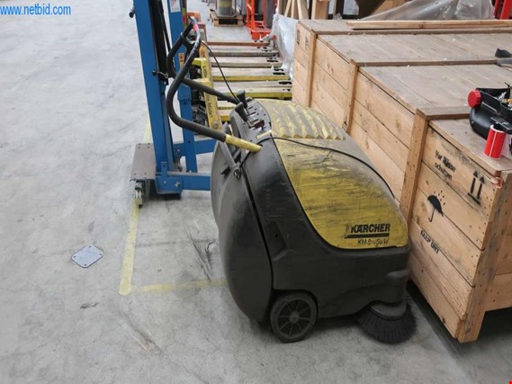 Used Kärcher KM85/50W Floor sweeper for Sale (Auction Premium) | NetBid Industrial Auctions