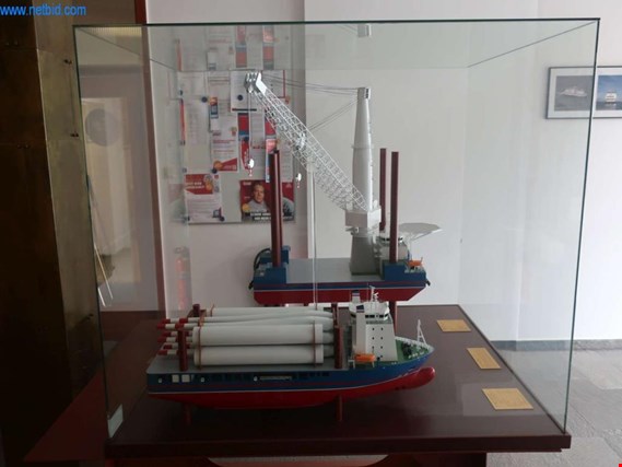 Ausstellungs-Schiffsmodell/Hochseeplattformmodell gebraucht kaufen (Trading Premium) | NetBid Industrie-Auktionen