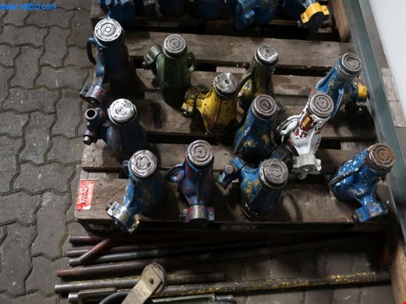 Used 12 mechanical lifting cylinders for Sale (Auction Premium) | NetBid Industrial Auctions