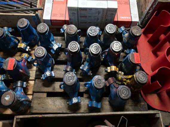 Used 14 mechanical lifting cylinders for Sale (Trading Premium) | NetBid Industrial Auctions