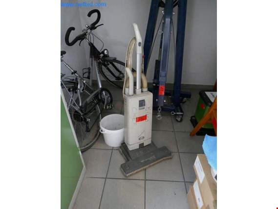 Used Sebo automatic X3 Carpet vacuum cleaner for Sale (Trading Premium) | NetBid Industrial Auctions