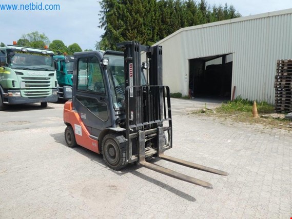 Toyota 02-8FDF25 Four-wheel diesel forklift (collection only after NetBid approval) (Trading Premium) | NetBid España