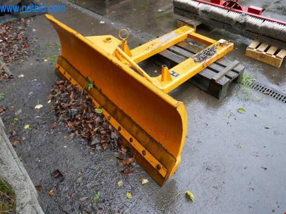 Used Bauer SCH-V 180 Forklift snow pusher for Sale (Trading Premium) | NetBid Industrial Auctions