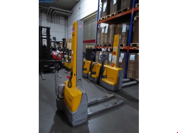 Used Jungheinrich Swift Electric pallet truck for Sale (Auction Premium) | NetBid Industrial Auctions