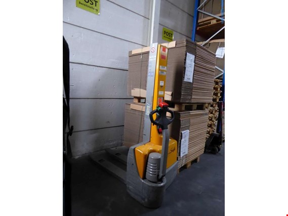 Used Jungheinrich Swift Electric high lift truck (44) for Sale (Auction Premium) | NetBid Industrial Auctions