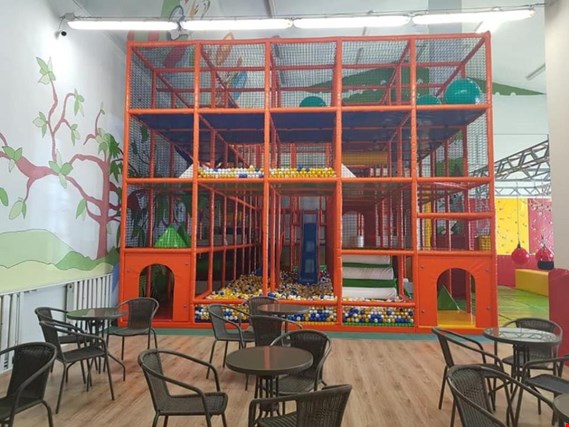 Rahmenkonstruktion eines Indoor-Spielplatzes mit Zubehör, Monkey Grove, Ninja track, Soft play "sponges"