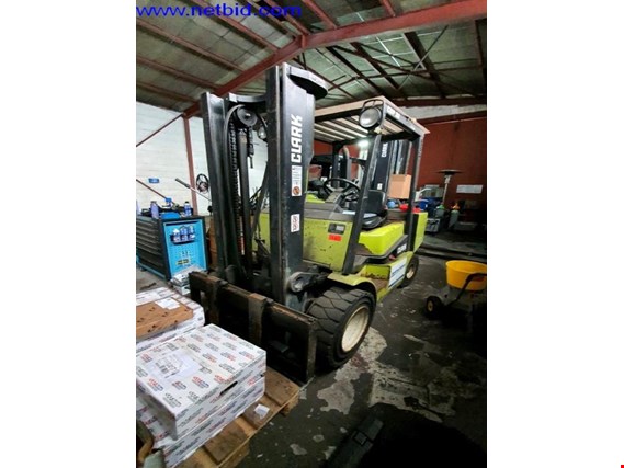 Used Clark CDP30 Diesel Forklift for Sale (Auction Premium) | NetBid Industrial Auctions