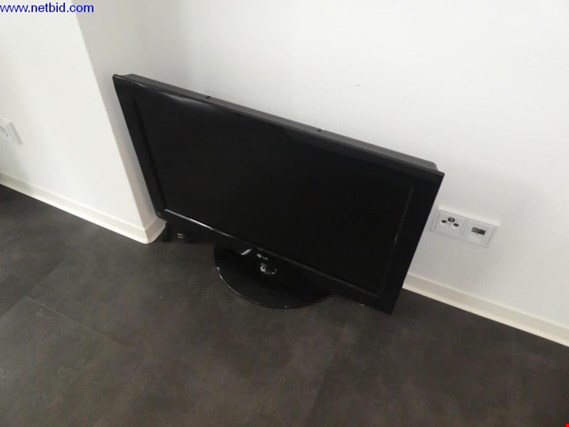 Used LG 32LG300 32" TV for Sale (Trading Premium) | NetBid Industrial Auctions