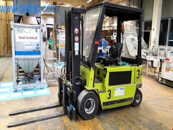 Used Clark EM30 Electric forklift truck - Release only from Dec/22 by arrangement for Sale (Auction Premium) | NetBid Slovenija