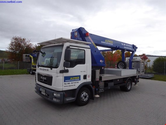 Used MAN TGL 7.150 4X2 BB Truck with aerial work platform for Sale (Auction Premium) | NetBid Industrial Auctions