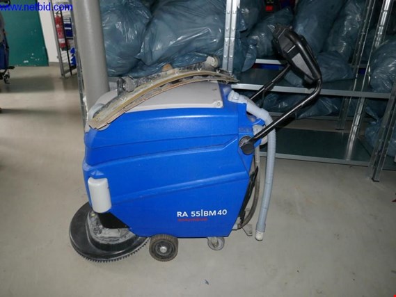 Used Columbus RA 55/BM 40 iL Scrubber dryer (automatic cleaning machine) for Sale (Trading Premium) | NetBid Industrial Auctions