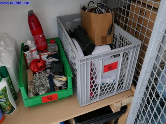 2 Plastic boxes (Auction Premium) | NetBid ?eská republika