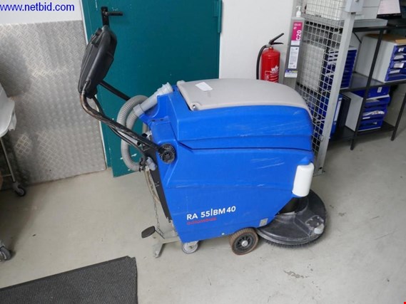 Used Columbus RA 55 BM 40 iL Scrubber dryer (automatic cleaning machine) for Sale (Auction Premium) | NetBid Industrial Auctions